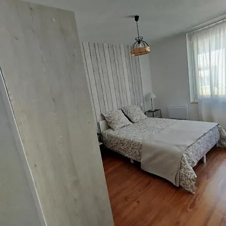 T3 Au 1er Etage Sans Ascenseur דירה Geaune