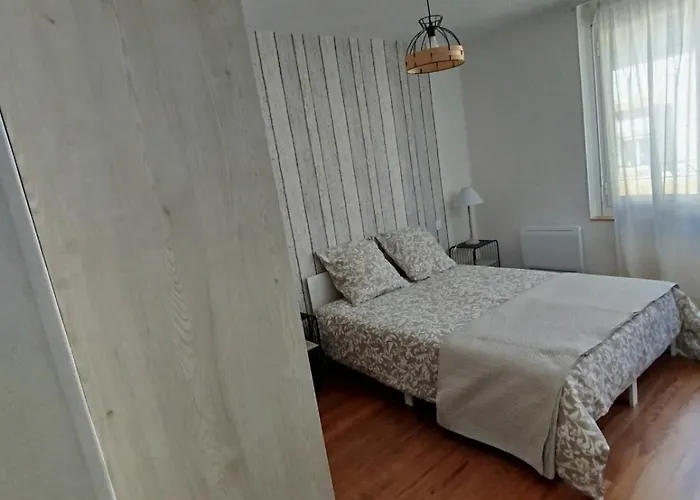 T3 Au 1er Etage Sans Ascenseur דירה Geaune